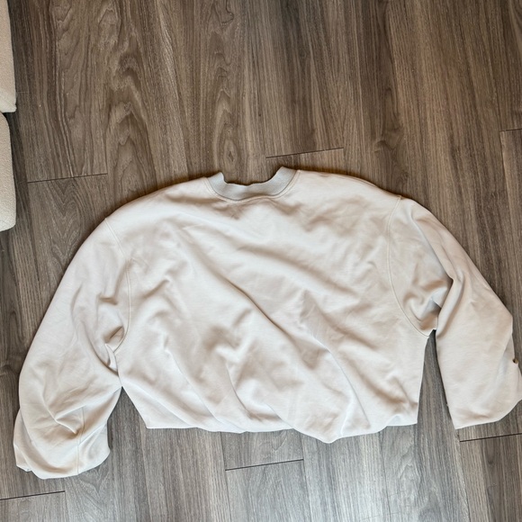 Lululemon Athletica Softstreme
Voluminous-Sleeve Pullover bone White
Women's - Picture 2 of 7